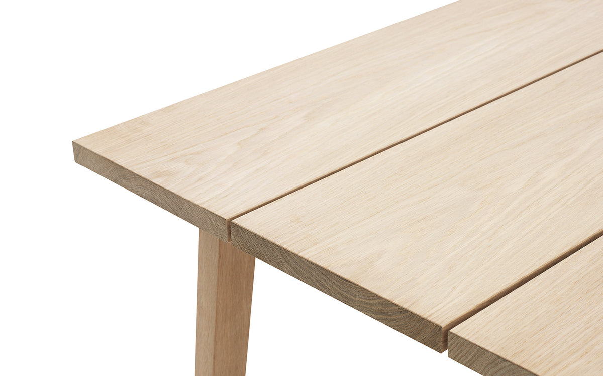 Slice Tisch in 90x300 cm präsentiert im Onlineshop von KAQTU Design AG. Esstisch ist von Normann Copenhagen