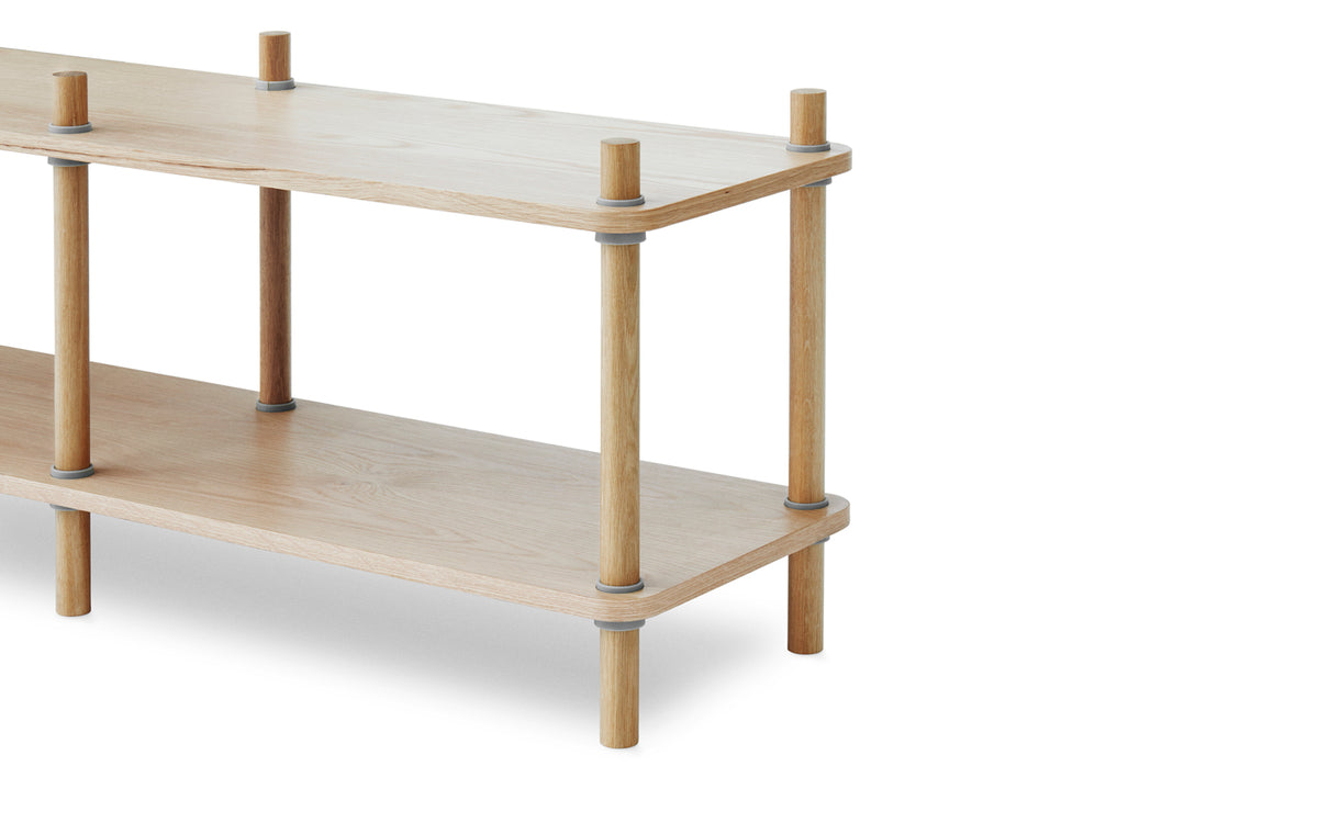 Jam Regal 6 Pfosten Eicke/grau in Eiche/grau präsentiert im Onlineshop von KAQTU Design AG. Bücherregal ist von Normann Copenhagen