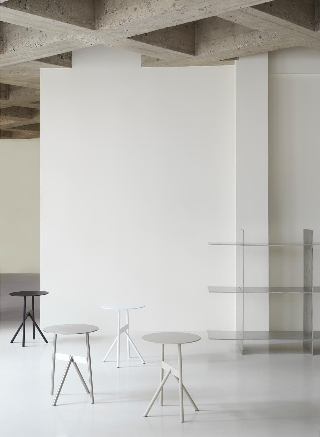 Stock Tisch in Stahlblau präsentiert im Onlineshop von KAQTU Design AG. Beistelltisch ist von Normann Copenhagen