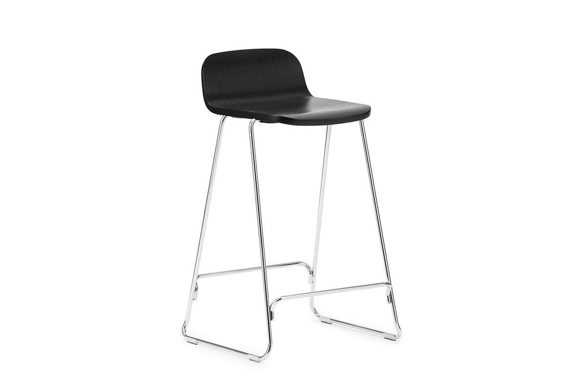 Just Barhocker mit Lehne in  präsentiert im Onlineshop von KAQTU Design AG. Barhocker ist von Normann Copenhagen