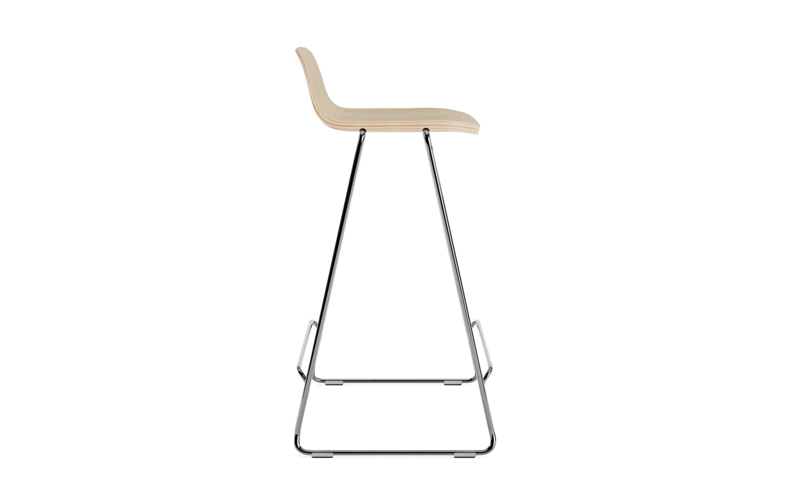 Just Barhocker mit Lehne 65 cm. Eiche/Chrom in  präsentiert im Onlineshop von KAQTU Design AG. Barstuhl ist von Normann Copenhagen