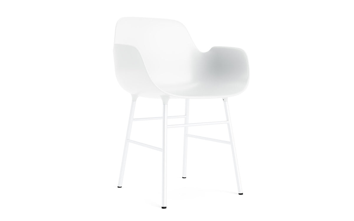 Form Armlehnstuhl in Weiss / Stahl präsentiert im Onlineshop von KAQTU Design AG. Stuhl mit Armlehne ist von Normann Copenhagen