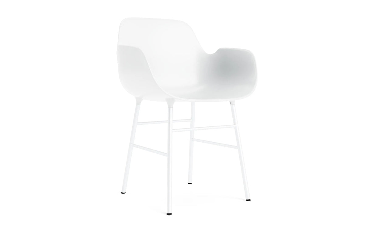 Form Armlehnstuhl in Weiss / Stahl präsentiert im Onlineshop von KAQTU Design AG. Stuhl mit Armlehne ist von Normann Copenhagen