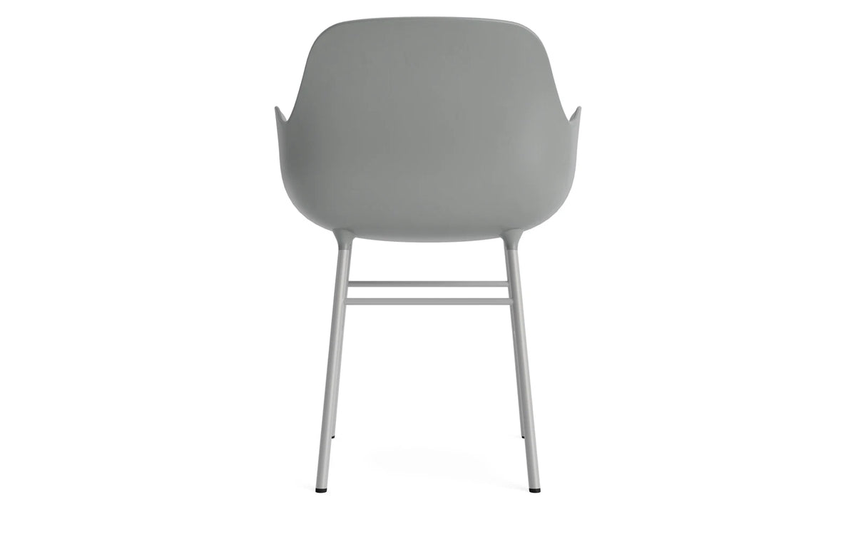 Form Armlehnstuhl in Grau präsentiert im Onlineshop von KAQTU Design AG. Stuhl mit Armlehne ist von Normann Copenhagen
