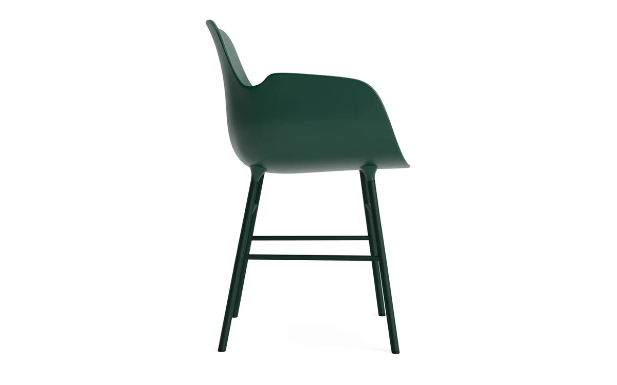 Form Armlehnstuhl in Grün präsentiert im Onlineshop von KAQTU Design AG. Stuhl mit Armlehne ist von Normann Copenhagen