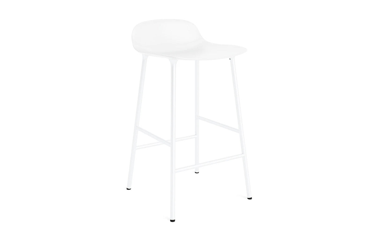 Form Barhocker in Weiss präsentiert im Onlineshop von KAQTU Design AG. Barstuhl ist von Normann Copenhagen
