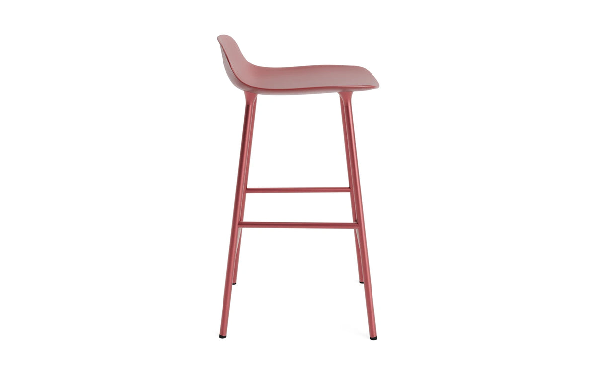 Form Barhocker in Rot präsentiert im Onlineshop von KAQTU Design AG. Barstuhl ist von Normann Copenhagen