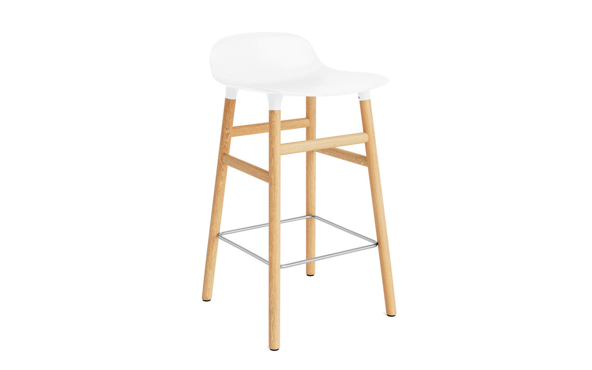 Form Barhocker in Weiss präsentiert im Onlineshop von KAQTU Design AG. Barstuhl ist von Normann Copenhagen