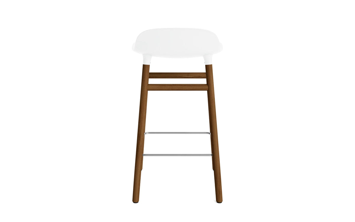 Form Barhocker in Weiss präsentiert im Onlineshop von KAQTU Design AG. Barstuhl ist von Normann Copenhagen