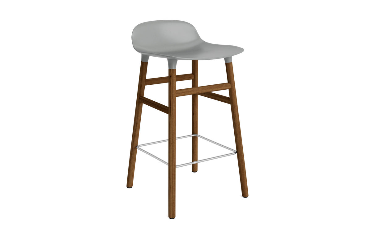 Form Barhocker in Grau präsentiert im Onlineshop von KAQTU Design AG. Barstuhl ist von Normann Copenhagen