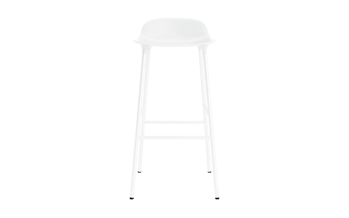 Form Barhocker in Weiss präsentiert im Onlineshop von KAQTU Design AG. Barstuhl ist von Normann Copenhagen