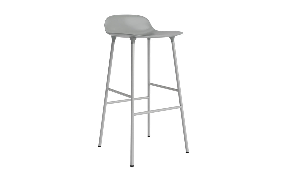 Form Barhocker in Grau präsentiert im Onlineshop von KAQTU Design AG. Barstuhl ist von Normann Copenhagen
