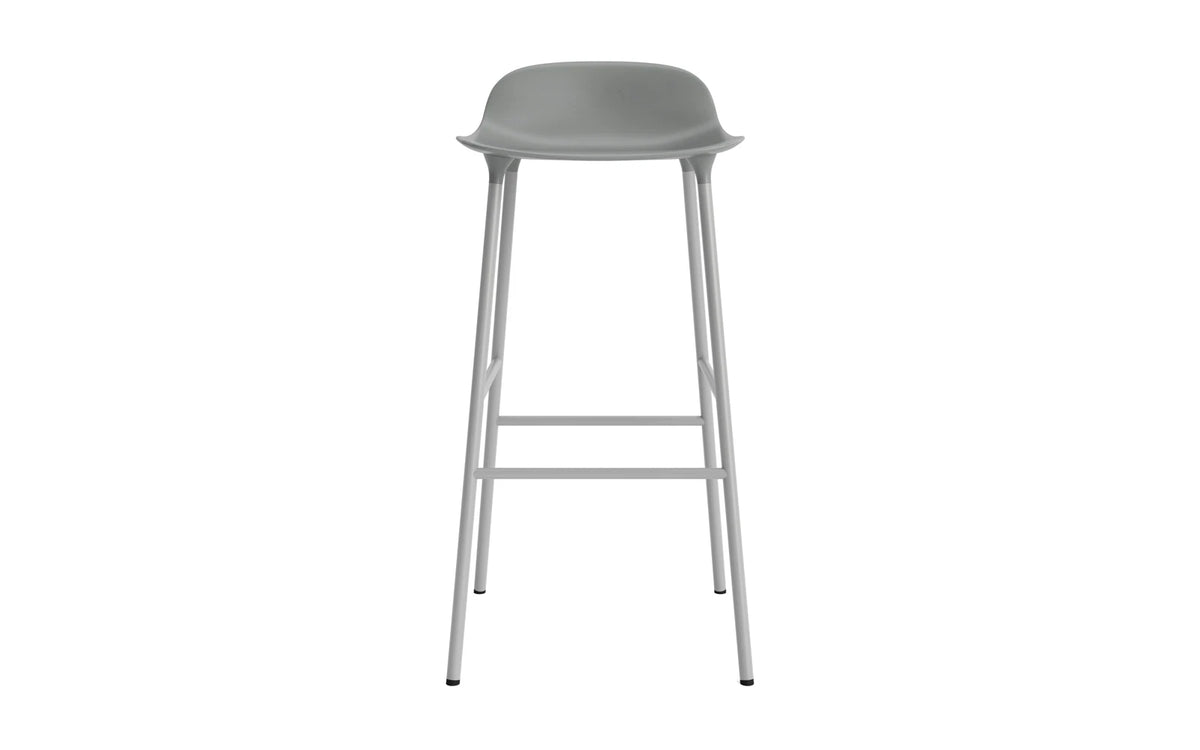 Form Barhocker in Grau präsentiert im Onlineshop von KAQTU Design AG. Barstuhl ist von Normann Copenhagen