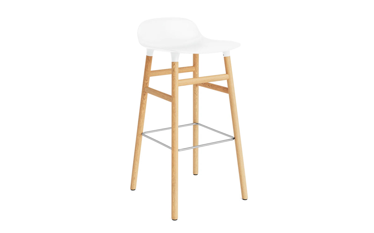 Form Barhocker in Weiss präsentiert im Onlineshop von KAQTU Design AG. Barstuhl ist von Normann Copenhagen