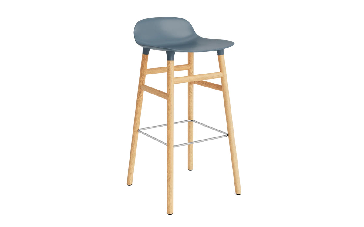 Form Barhocker in Blau präsentiert im Onlineshop von KAQTU Design AG. Barstuhl ist von Normann Copenhagen