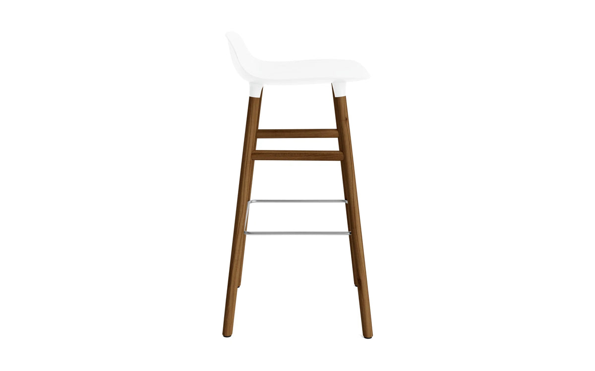 Form Barhocker in Weiss präsentiert im Onlineshop von KAQTU Design AG. Barstuhl ist von Normann Copenhagen
