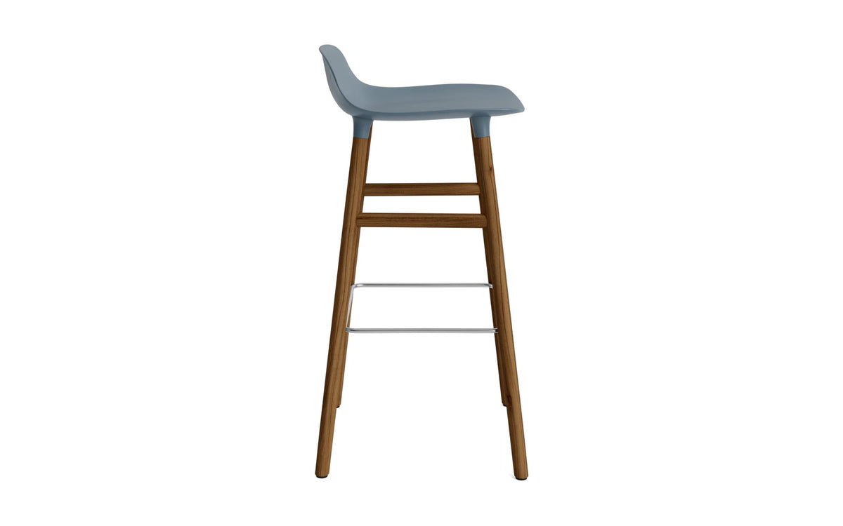 Form Barhocker in Blau präsentiert im Onlineshop von KAQTU Design AG. Barstuhl ist von Normann Copenhagen
