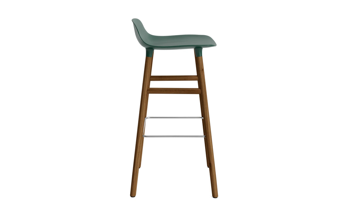 Form Barhocker in Grün präsentiert im Onlineshop von KAQTU Design AG. Barstuhl ist von Normann Copenhagen