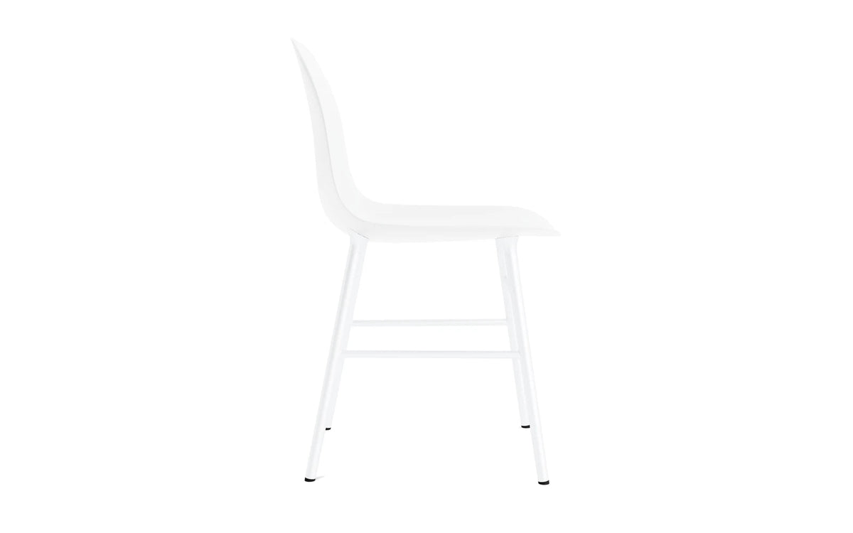Form Stuhl in Weiss präsentiert im Onlineshop von KAQTU Design AG. Stuhl ist von Normann Copenhagen