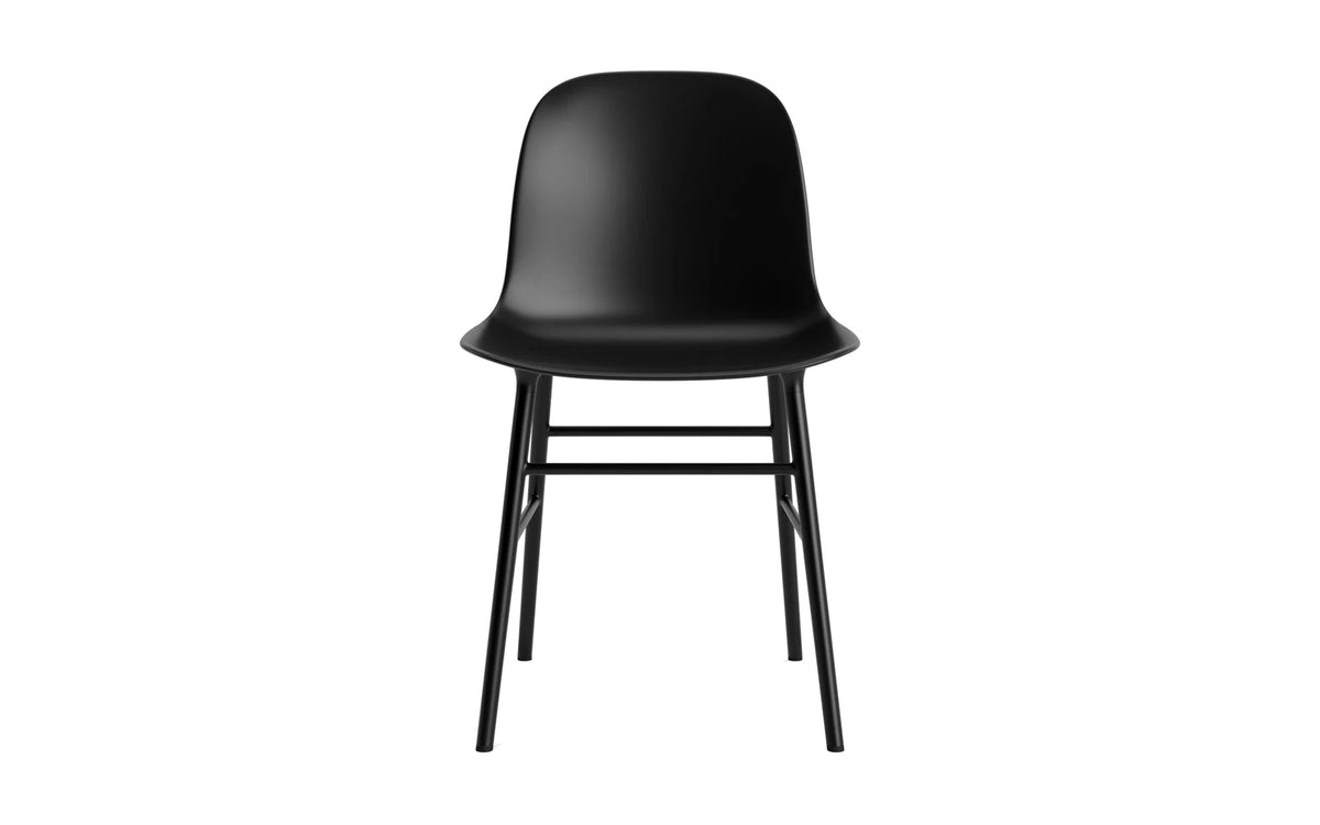 Form Stuhl in Schwarz mit Stahl präsentiert im Onlineshop von KAQTU Design AG. Stuhl ist von Normann Copenhagen
