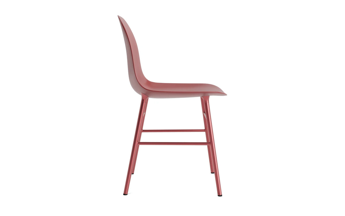 Form Stuhl in Rot präsentiert im Onlineshop von KAQTU Design AG. Stuhl ist von Normann Copenhagen