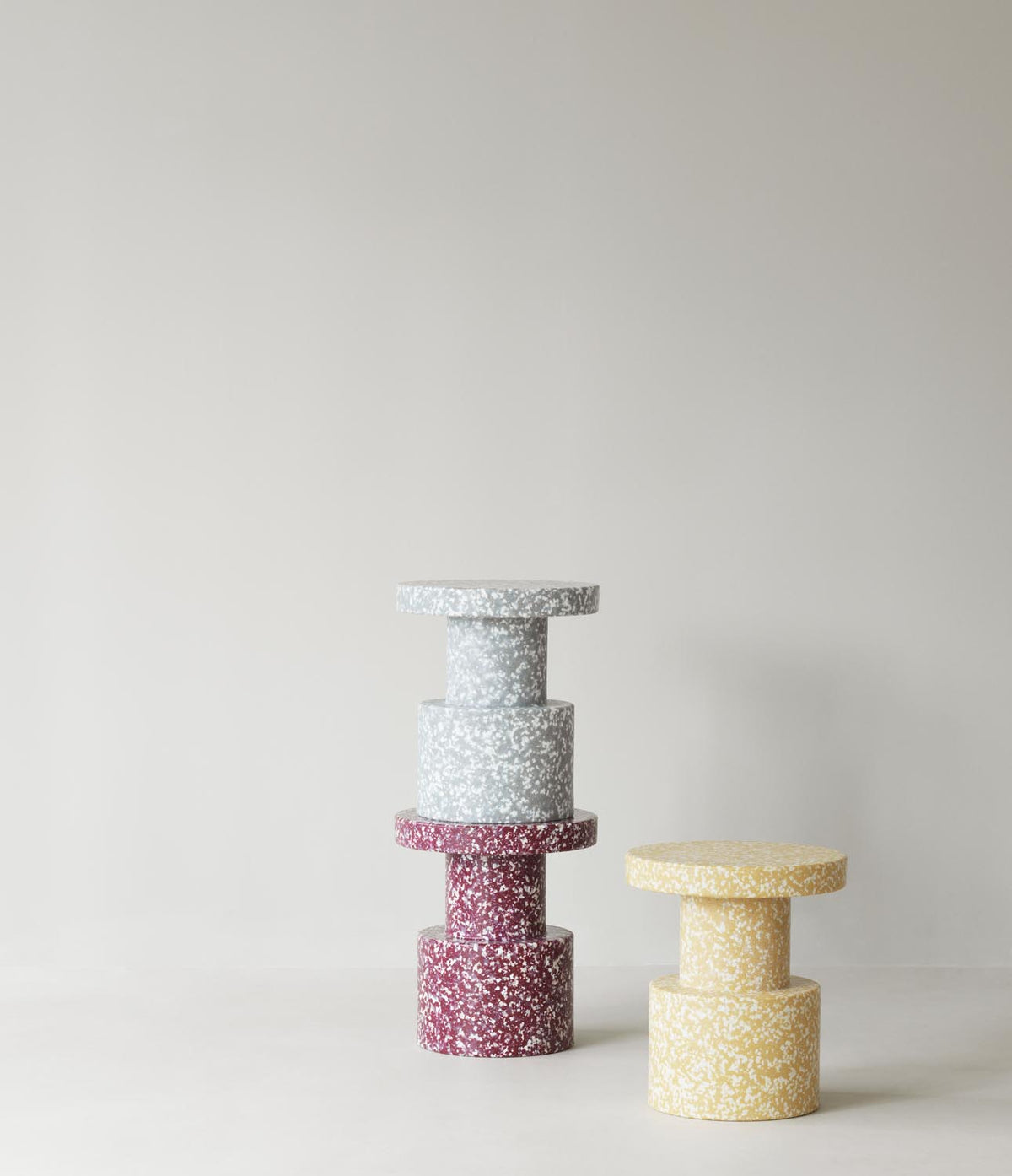 Bit Hocker in Senf präsentiert im Onlineshop von KAQTU Design AG. Pouf ist von Normann Copenhagen