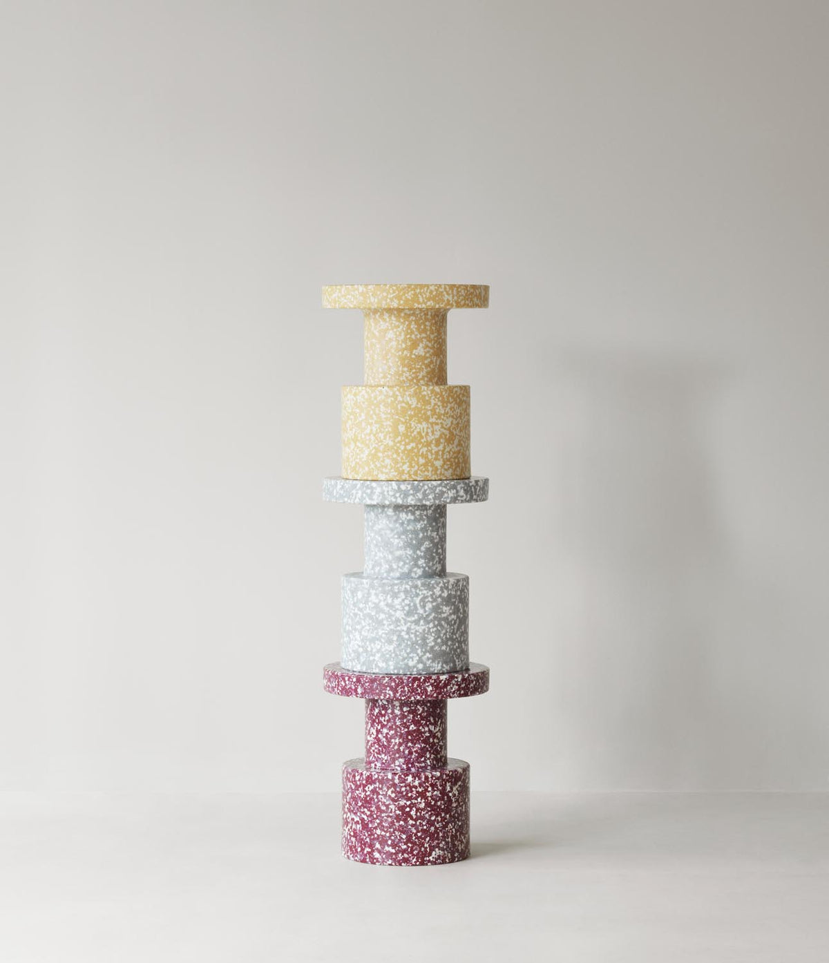 Bit Hocker in Senf präsentiert im Onlineshop von KAQTU Design AG. Pouf ist von Normann Copenhagen