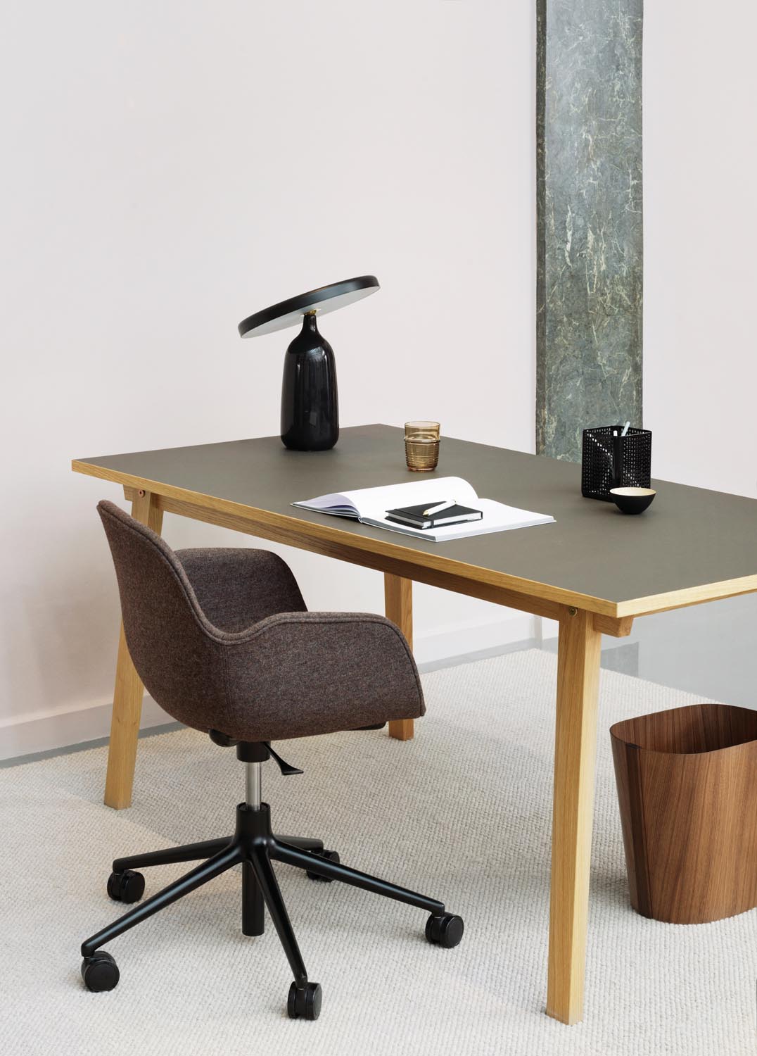 Slice Tisch Linoleum in  präsentiert im Onlineshop von KAQTU Design AG. Esstisch ist von Normann Copenhagen