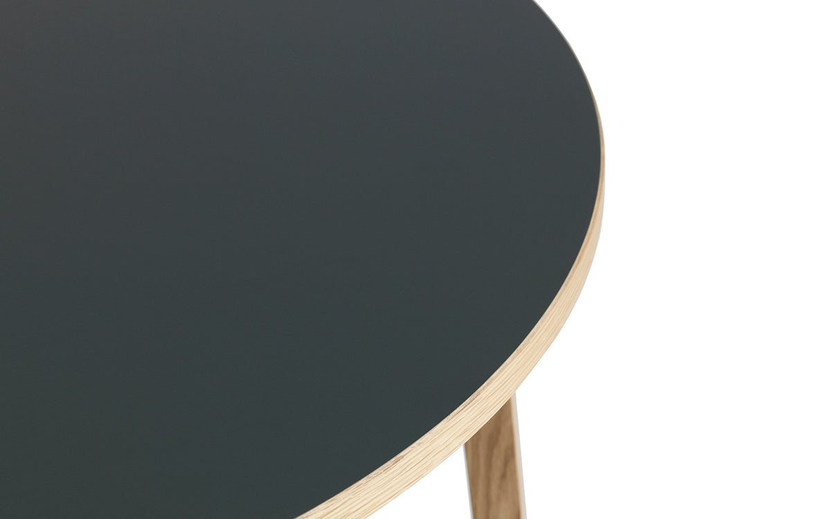 Slice Tisch Linoleum rund in Linoleum präsentiert im Onlineshop von KAQTU Design AG. Esstisch ist von Normann Copenhagen