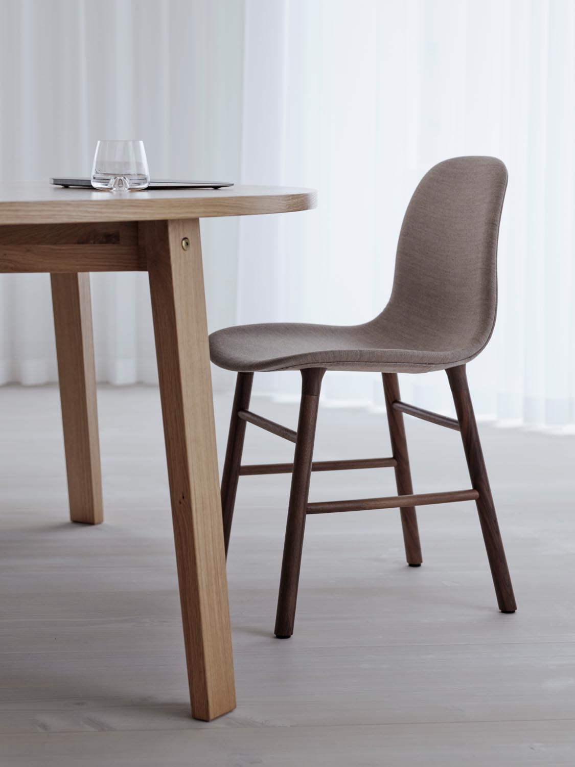 Slice Tisch Linoleum rund in Linoleum präsentiert im Onlineshop von KAQTU Design AG. Esstisch ist von Normann Copenhagen