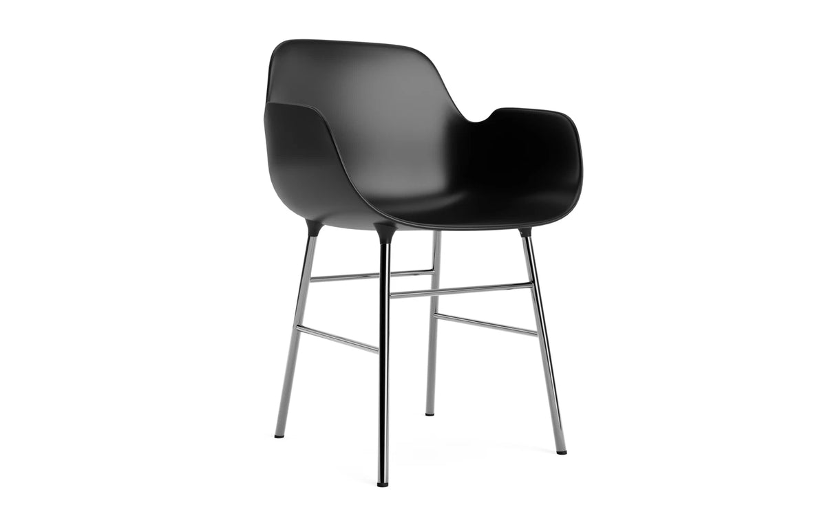 Form Armlehnstuhl in Schwarz präsentiert im Onlineshop von KAQTU Design AG. Stuhl mit Armlehne ist von Normann Copenhagen