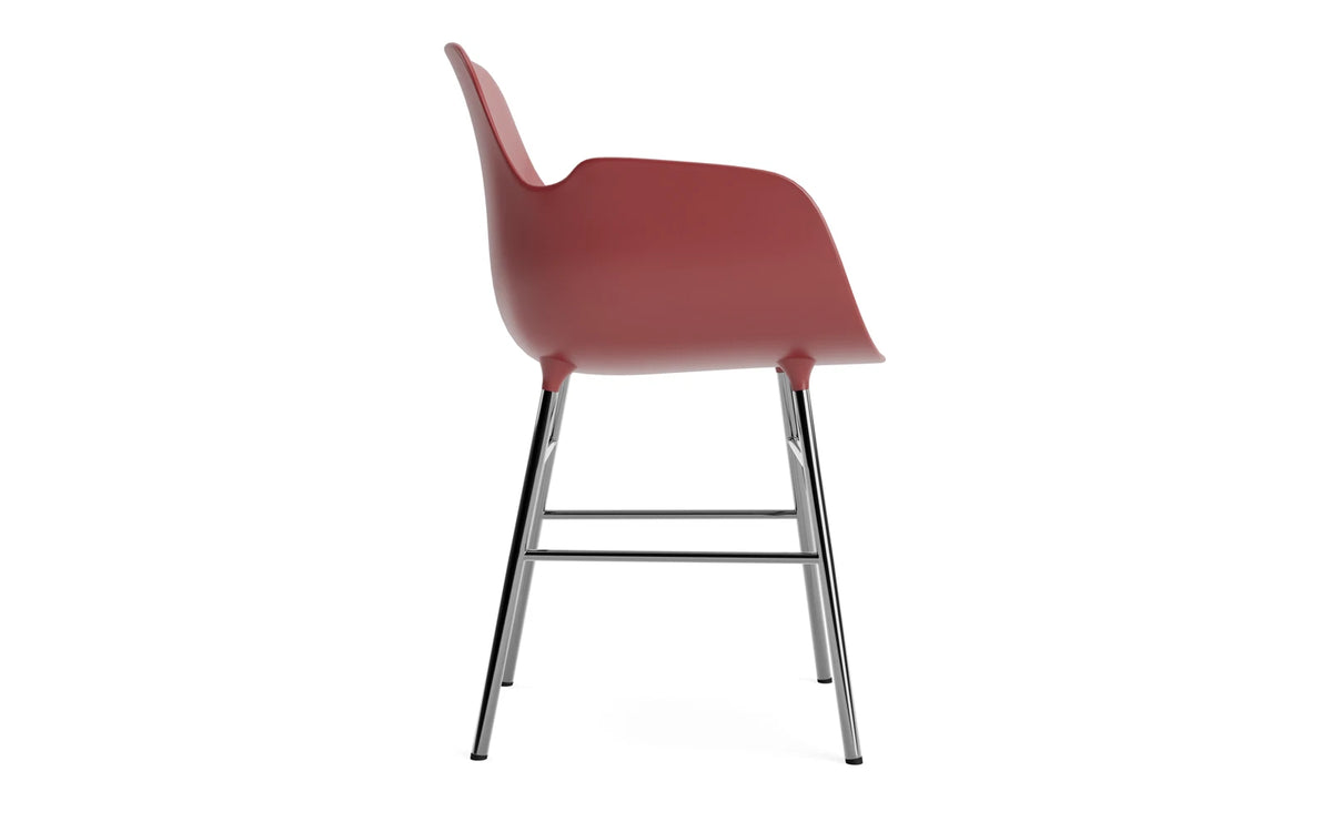 Form Armlehnstuhl in Rot präsentiert im Onlineshop von KAQTU Design AG. Stuhl mit Armlehne ist von Normann Copenhagen