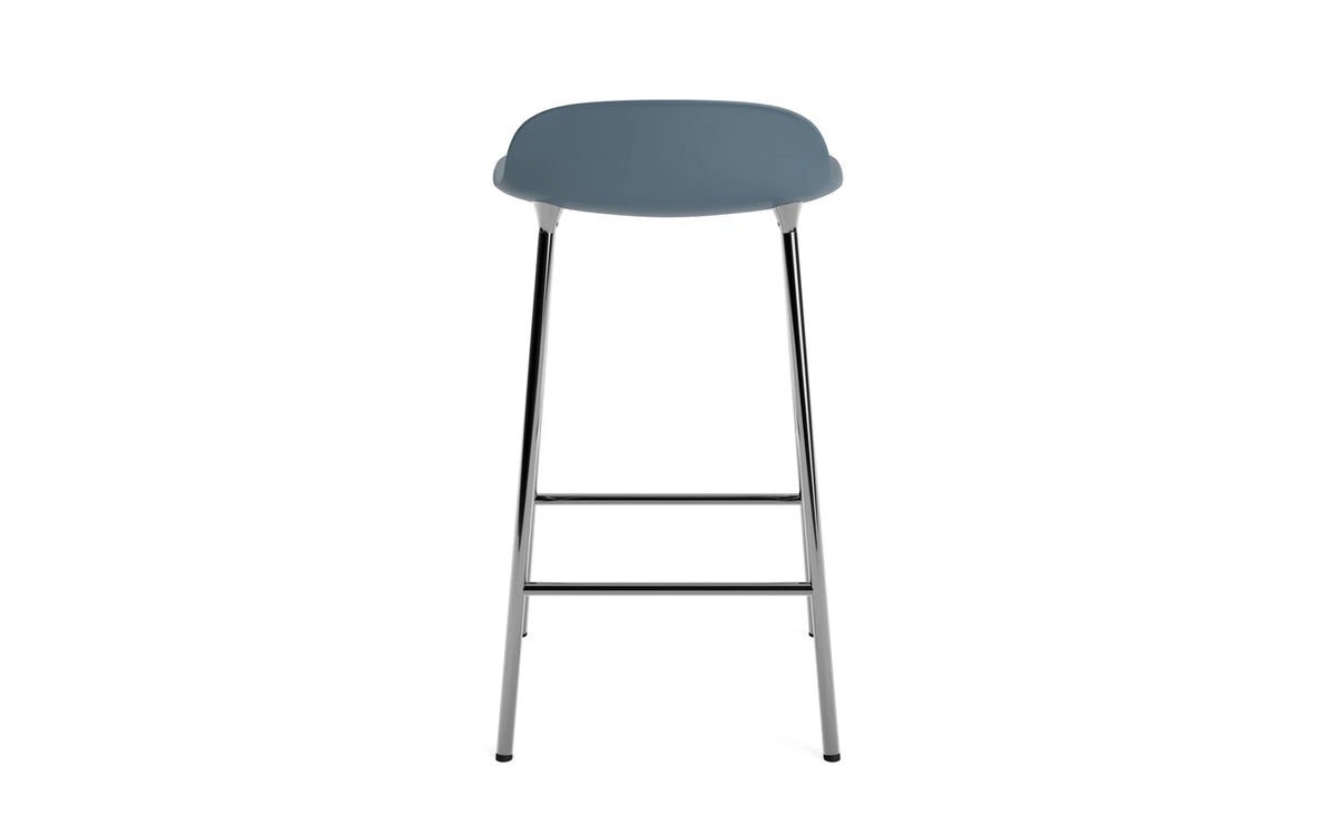 Form Barhocker in Blau präsentiert im Onlineshop von KAQTU Design AG. Barstuhl ist von Normann Copenhagen