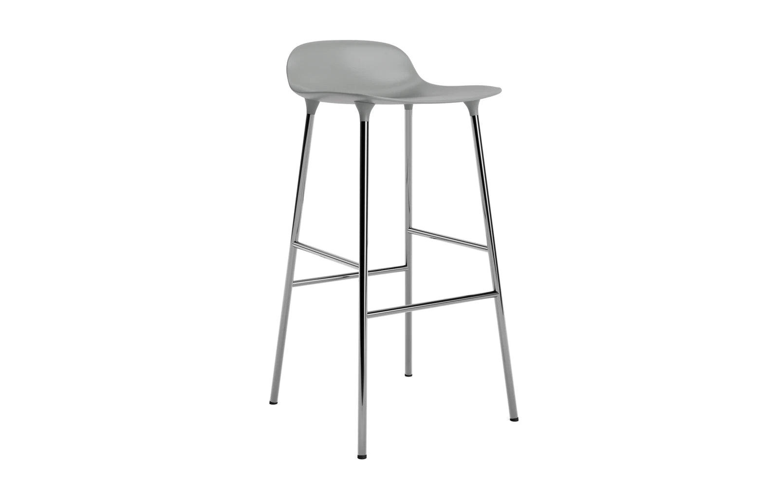 Stylischer Form Barhocker von Normann Copenhagen, ideal für Bars und Küchen, kombiniert Funktionalität mit zeitgemäßem skandinavischen Flair.