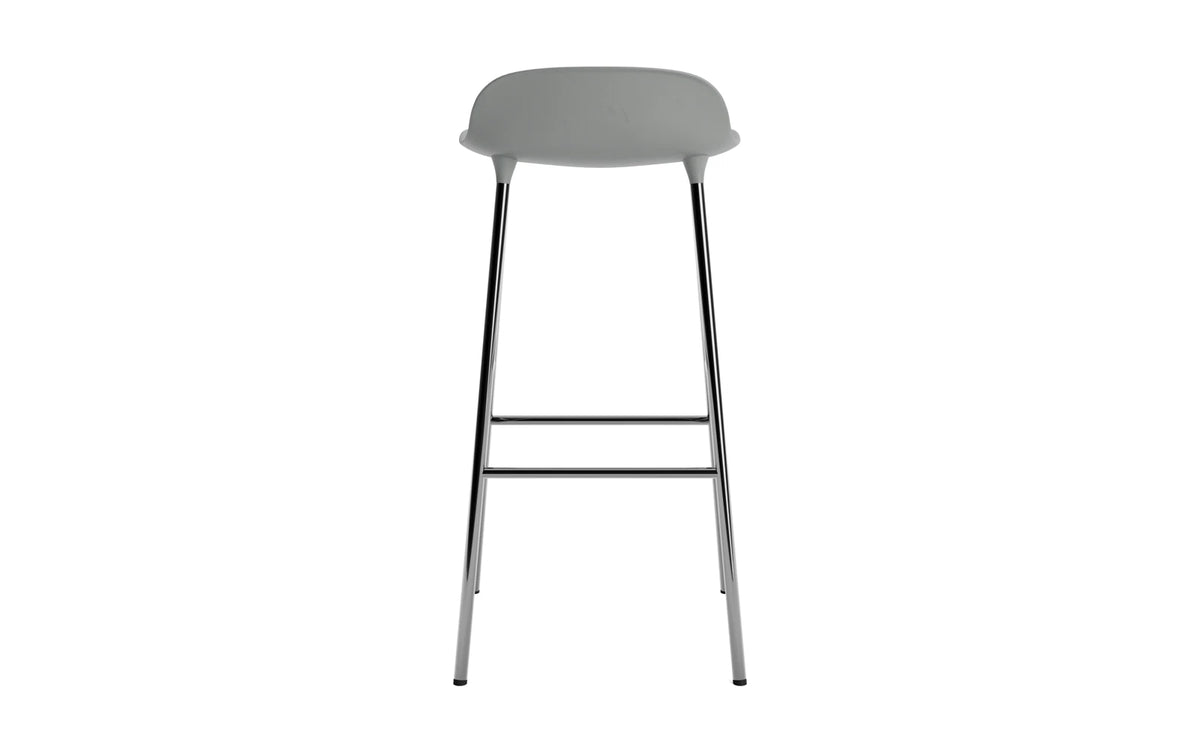 Form Barhocker in Grau präsentiert im Onlineshop von KAQTU Design AG. Barstuhl ist von Normann Copenhagen