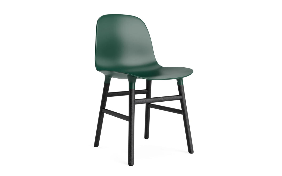 Form Stuhl in Grün präsentiert im Onlineshop von KAQTU Design AG. Stuhl ist von Normann Copenhagen