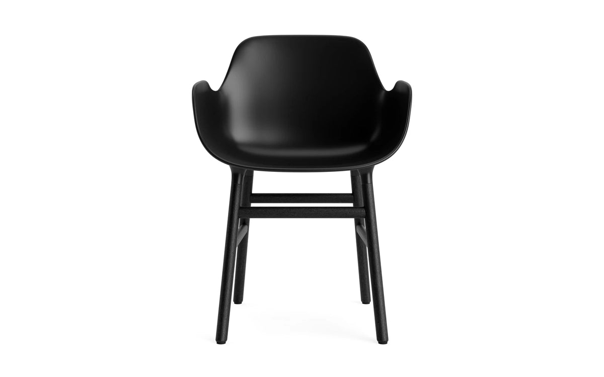 Form Armlehnstuhl in Schwarz präsentiert im Onlineshop von KAQTU Design AG. Stuhl mit Armlehne ist von Normann Copenhagen