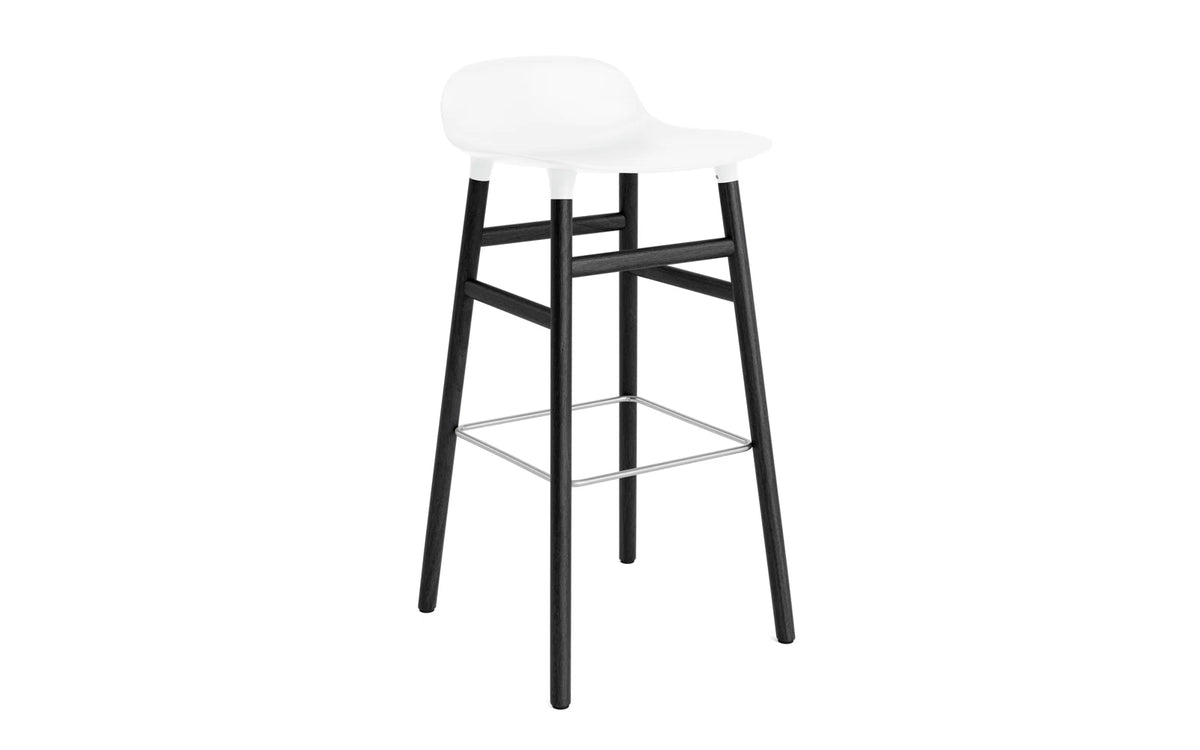 Form Barhocker in Weiss präsentiert im Onlineshop von KAQTU Design AG. Barstuhl ist von Normann Copenhagen