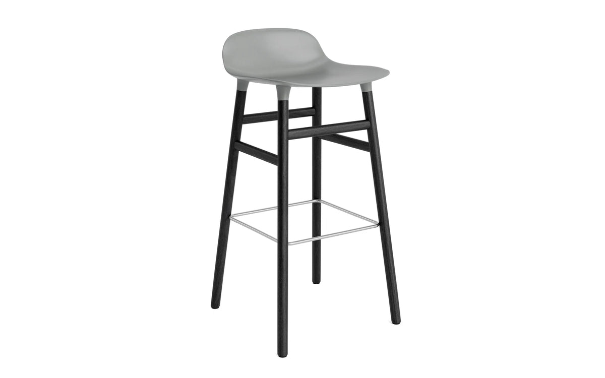 Form Barhocker in Grau präsentiert im Onlineshop von KAQTU Design AG. Barstuhl ist von Normann Copenhagen