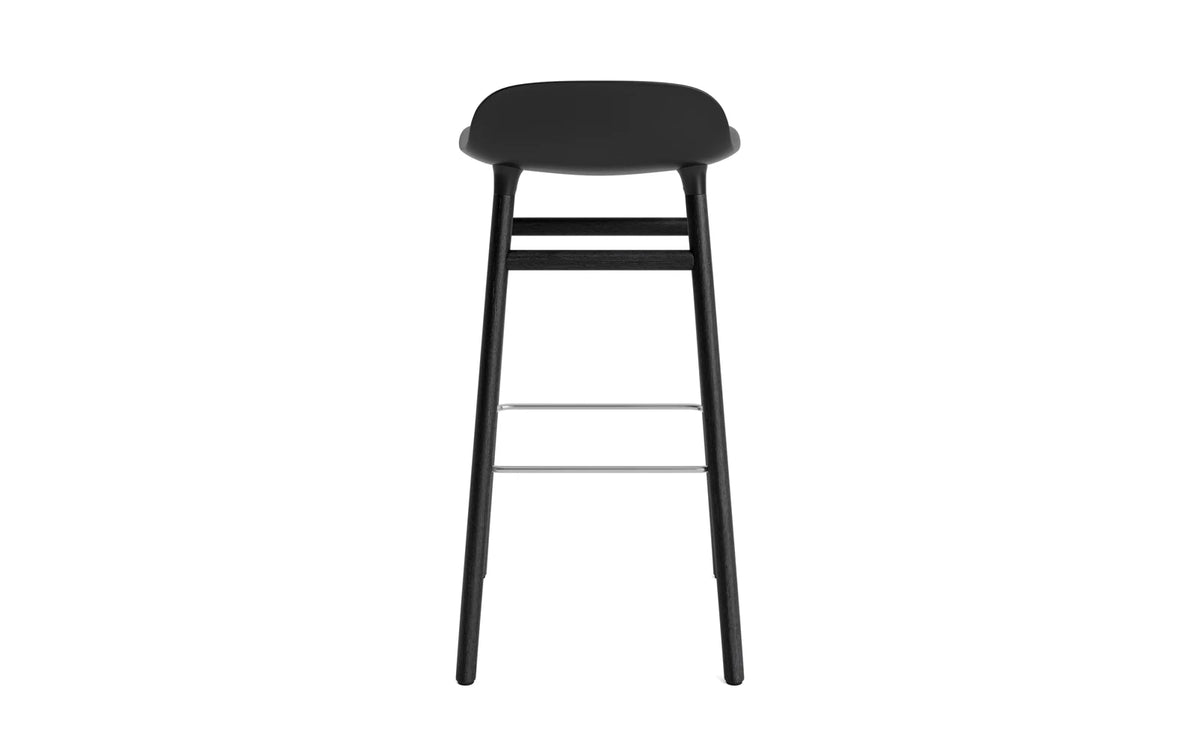 Form Barhocker in Schwarz präsentiert im Onlineshop von KAQTU Design AG. Barstuhl ist von Normann Copenhagen