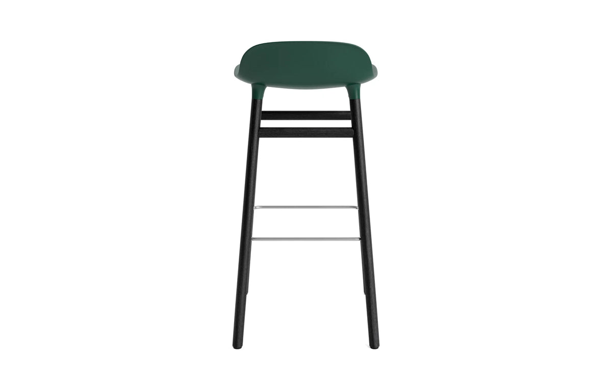 Form Barhocker in Grün präsentiert im Onlineshop von KAQTU Design AG. Barstuhl ist von Normann Copenhagen