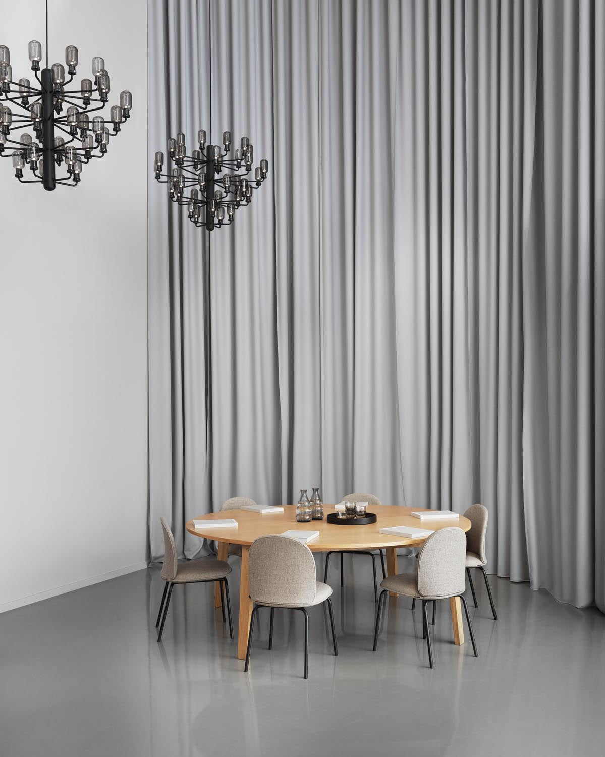 Slice Tisch Vol. 2 rund in Eiche präsentiert im Onlineshop von KAQTU Design AG. Esstisch ist von Normann Copenhagen