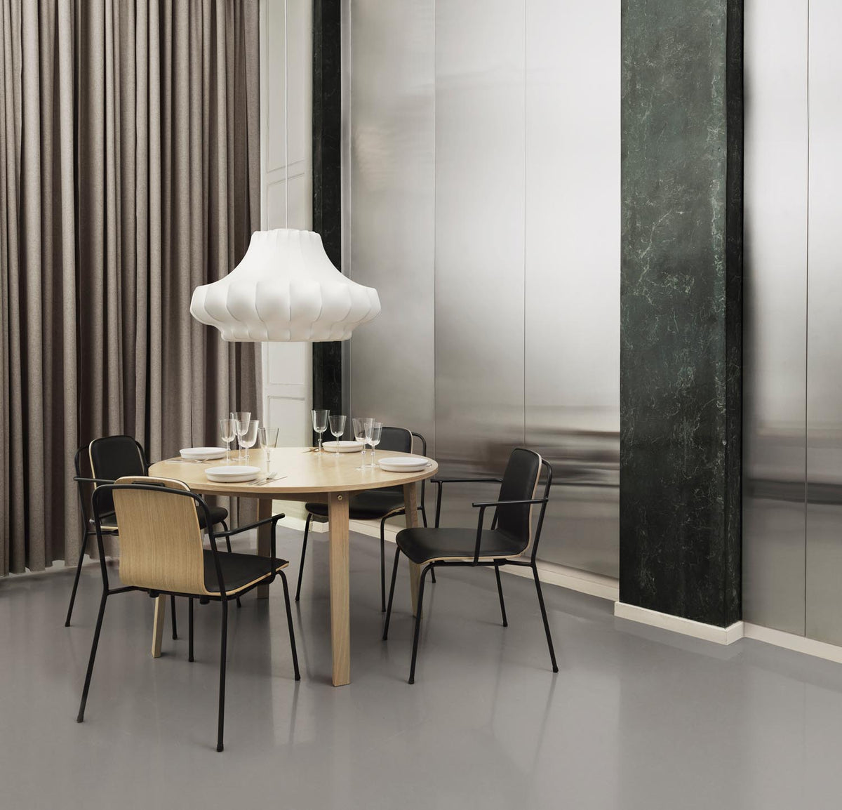 Slice Tisch Vol. 2 rund in Runder Tisch Ø95 präsentiert im Onlineshop von KAQTU Design AG. Esstisch ist von Normann Copenhagen