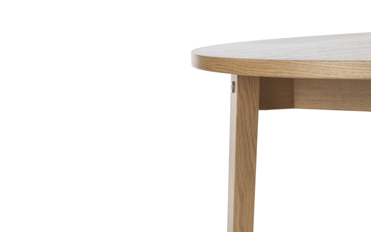 Slice Tisch vol. 2 Ø120 cm Eiche in  präsentiert im Onlineshop von KAQTU Design AG. Esstisch ist von Normann Copenhagen