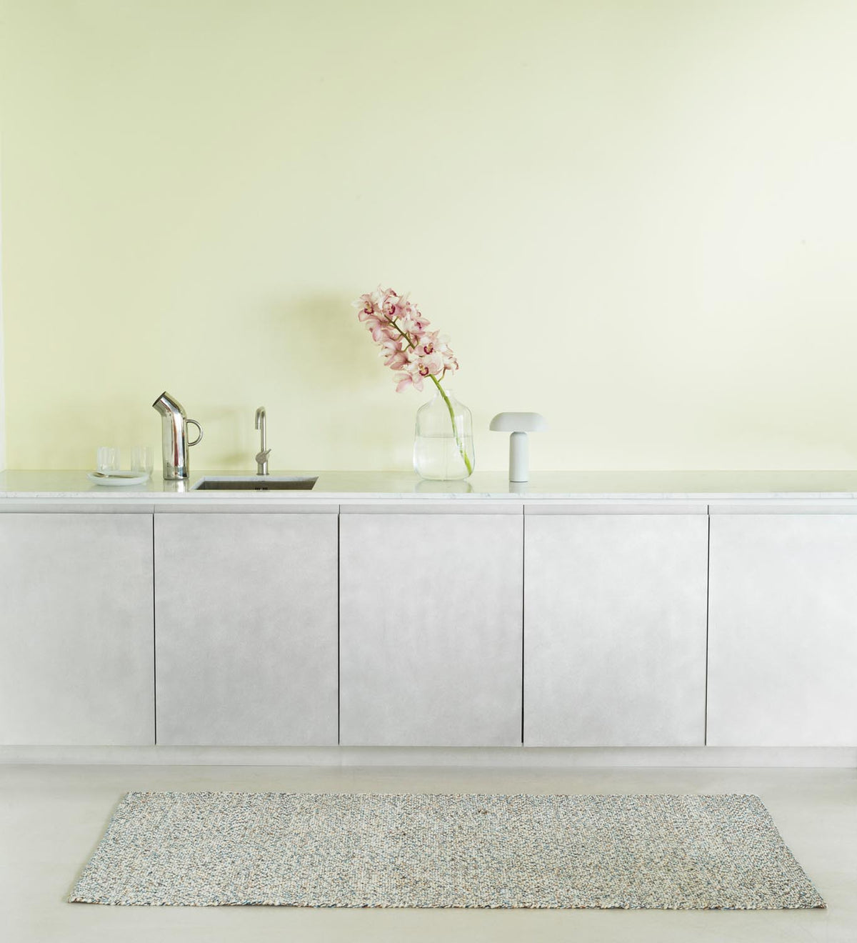 Polli Teppich klein in Mehrfarbig sand präsentiert im Onlineshop von KAQTU Design AG. Teppich ist von Normann Copenhagen
