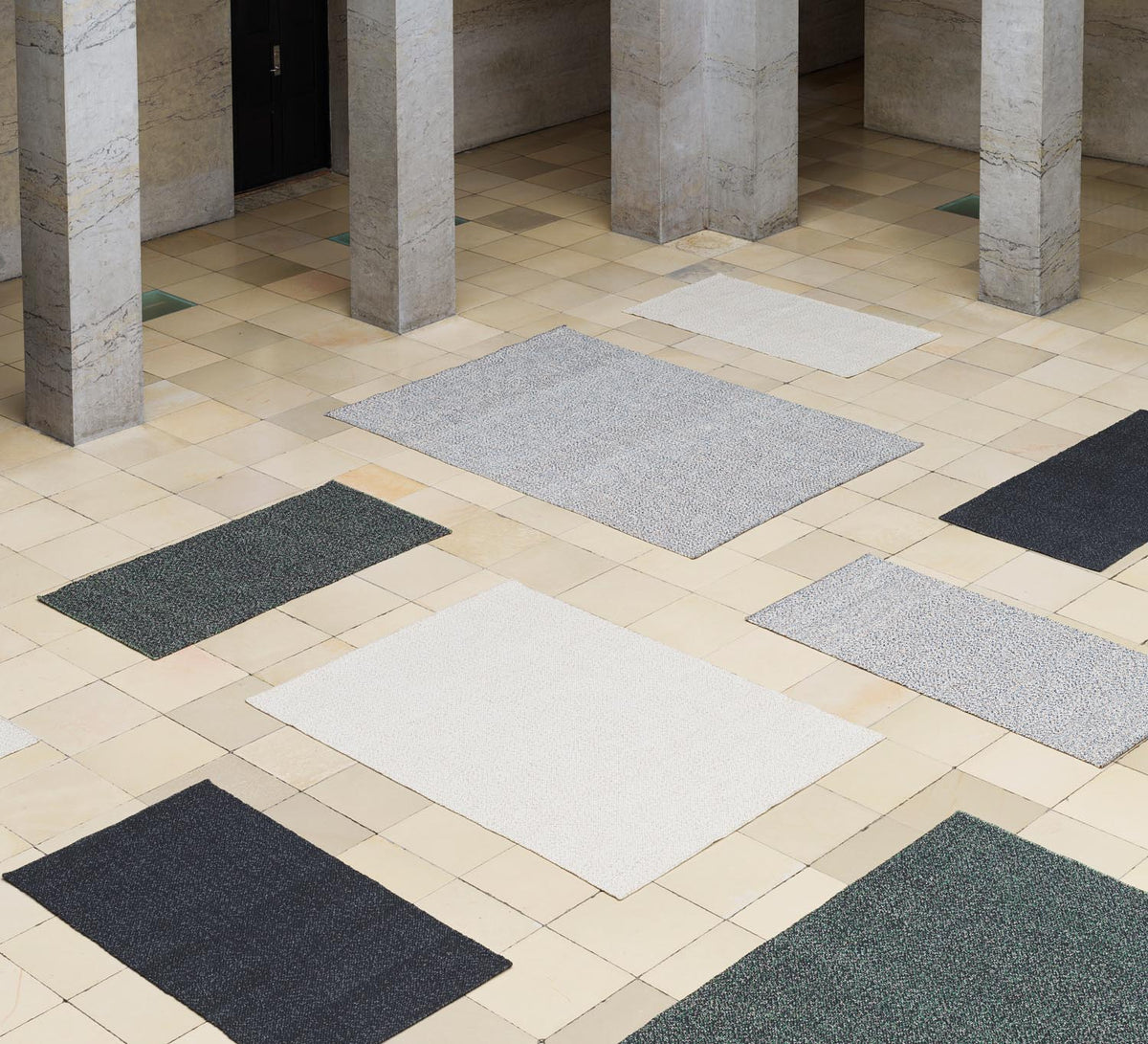 Polli Teppich mittel in Sand präsentiert im Onlineshop von KAQTU Design AG. Teppich ist von Normann Copenhagen