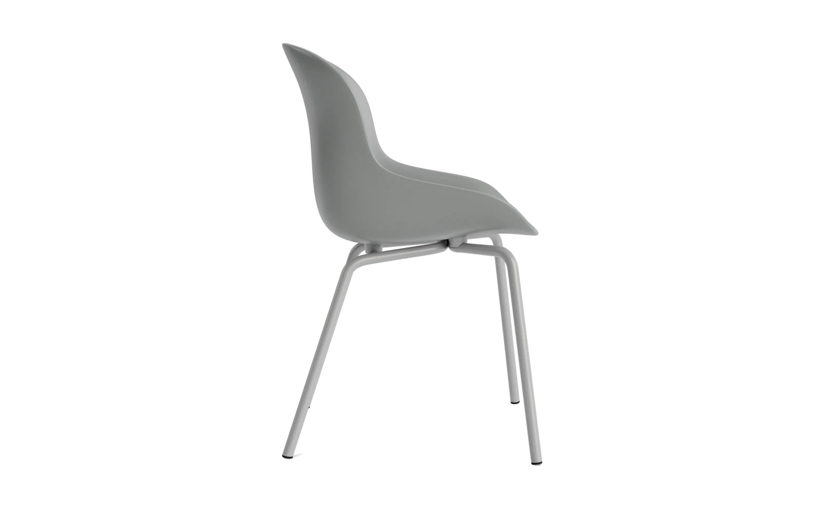 Der Hyg Stuhl von Normann Copenhagen: Sanfte Linien, umhüllende Konturen, inspiriert von dänischer Hygge für Gemütlichkeit und Wärme.