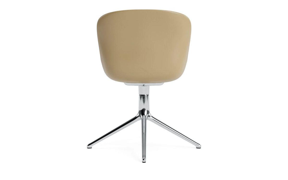 Hyg Drehstuhl Aluminium Sand in Sand präsentiert im Onlineshop von KAQTU Design AG. Bürostuhl ist von Normann Copenhagen