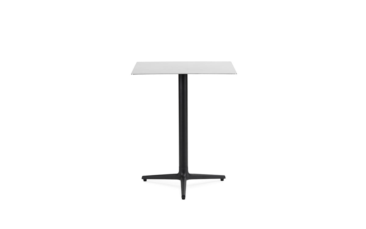 Allez Tisch 3L H75 60x60 edelstahl in  präsentiert im Onlineshop von KAQTU Design AG. Esstisch ist von Normann Copenhagen