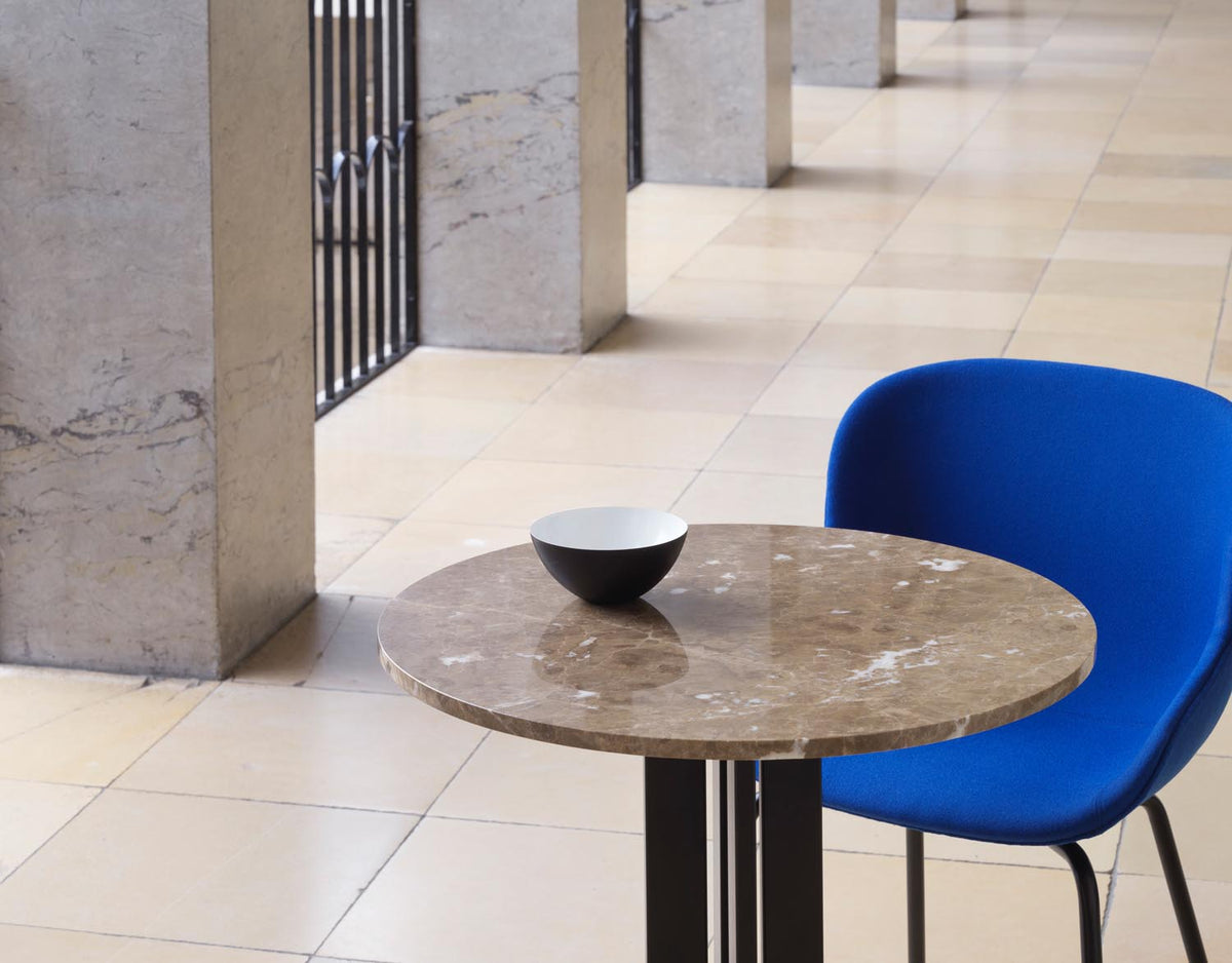 Scala Cafétisch Ø60 cm in Schwarz präsentiert im Onlineshop von KAQTU Design AG. Esstisch ist von Normann Copenhagen